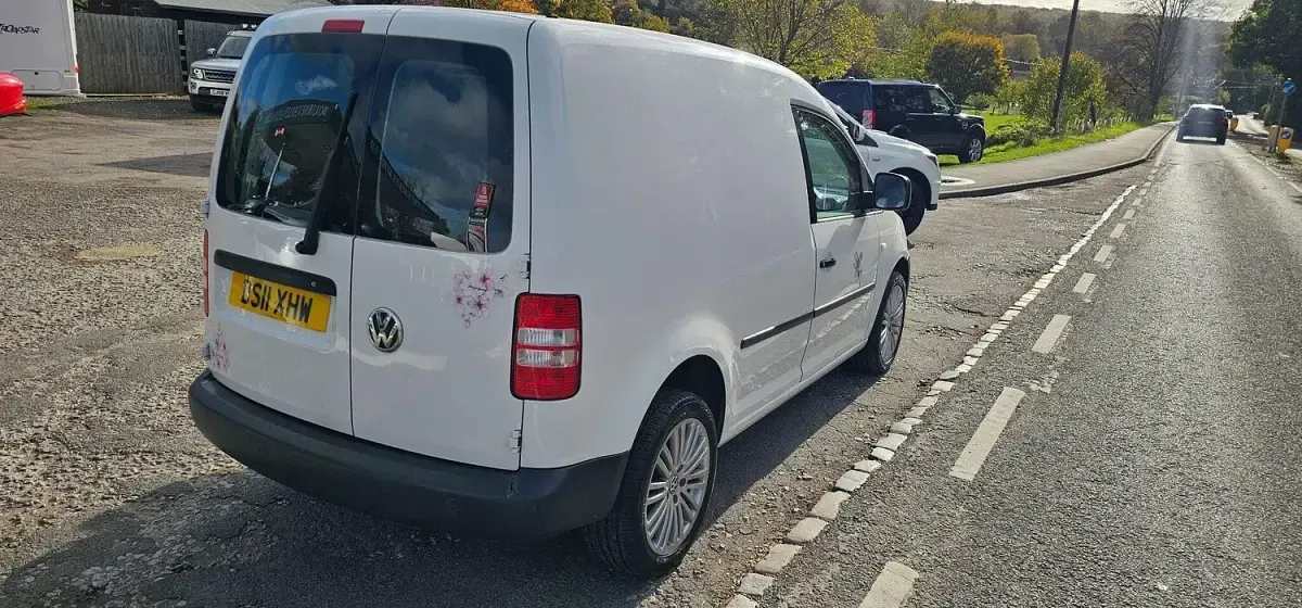 Used VW Caddy 75 HP (55 kW) 2011 White MPV
