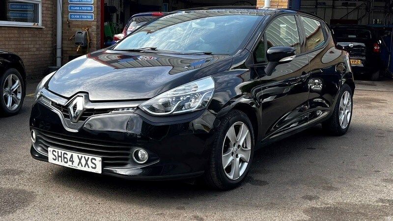 Black Used 2014 Renault Clio IV Dynamique Hatchback | £4,995 (A bit pricey) - Image 1/4