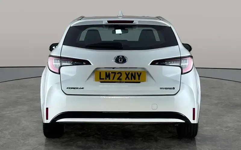 Used Toyota Corolla 140 HP (102 kW) 2022 White Estate