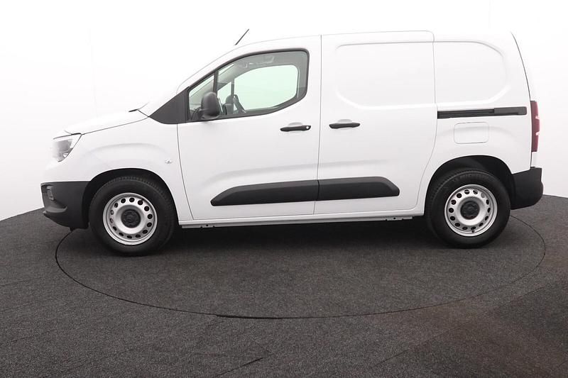 Used Vauxhall Combo 100 kW (136 HP) 2024 White MPV