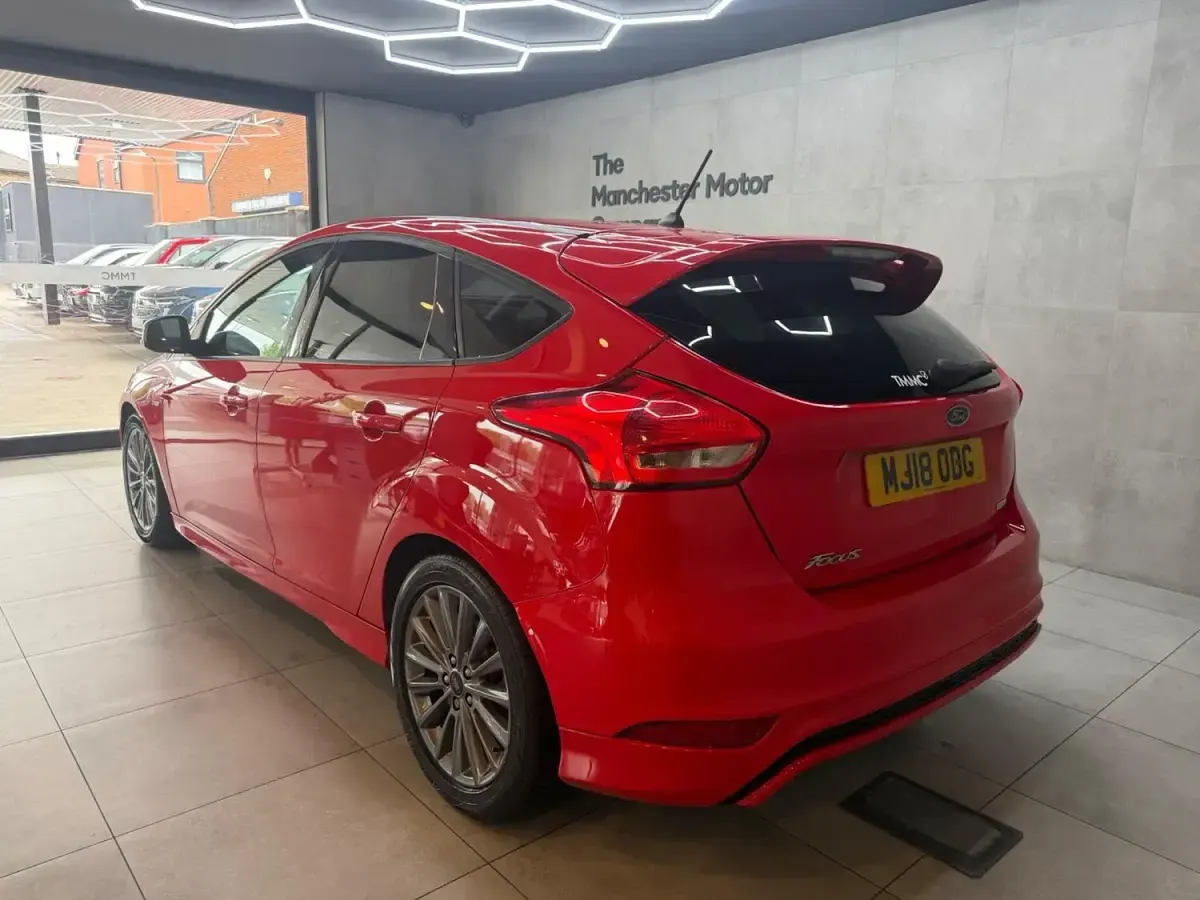 Used Ford Focus ST-Line 140 HP (102 kW) 2018 Red Hatchback