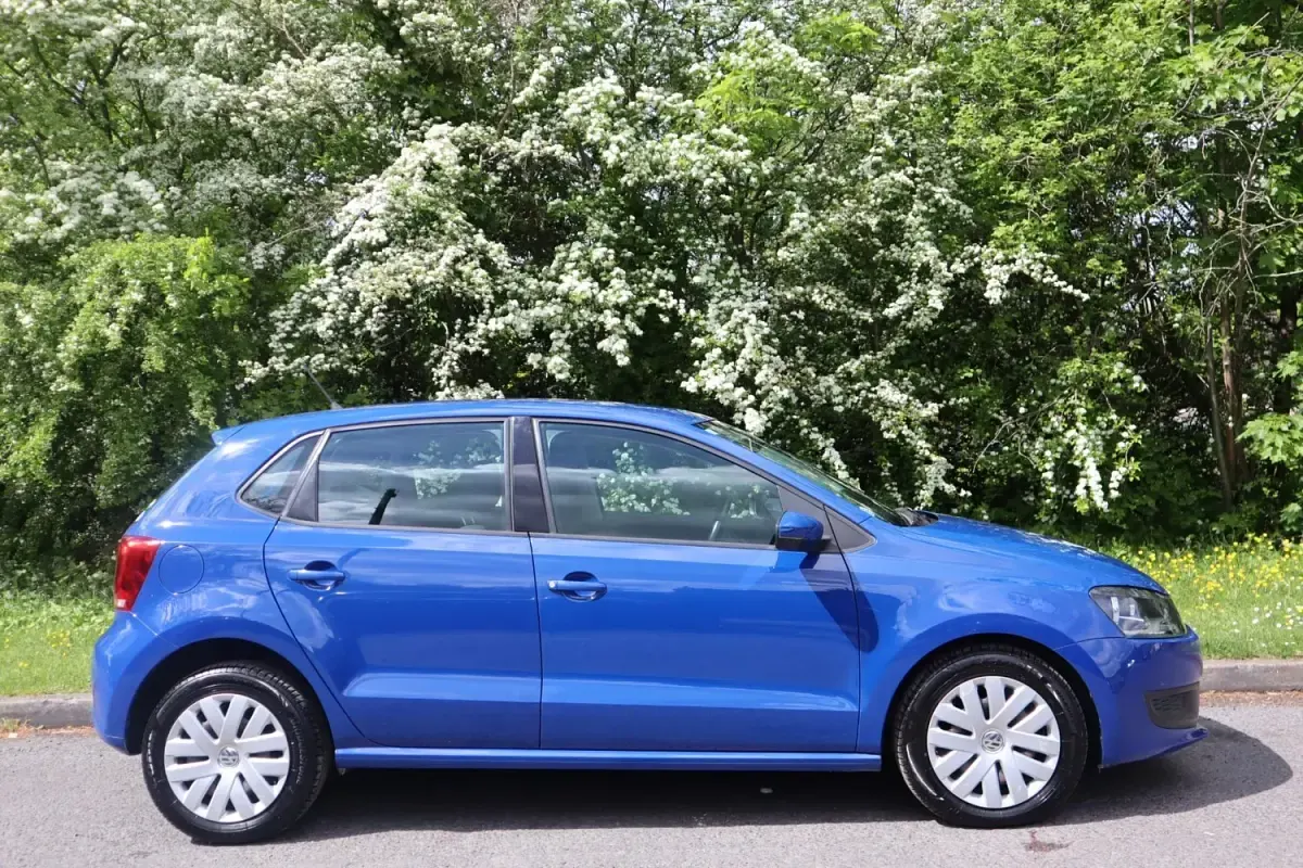 Begagnad VW Polo Comfortline 2013 Blå Halvkombi