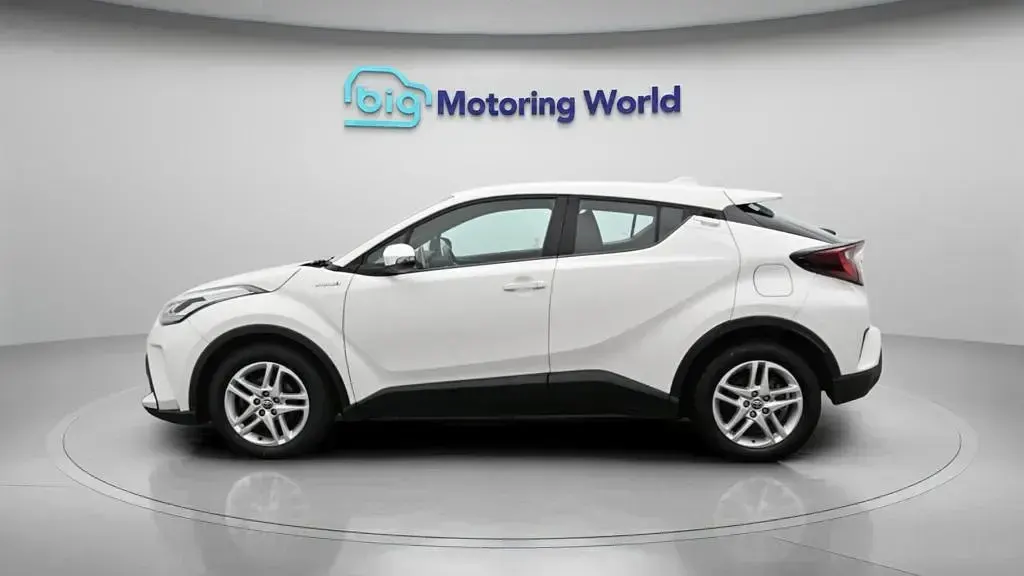 Used Toyota C-HR 122 HP (89 kW) 2021 White SUV