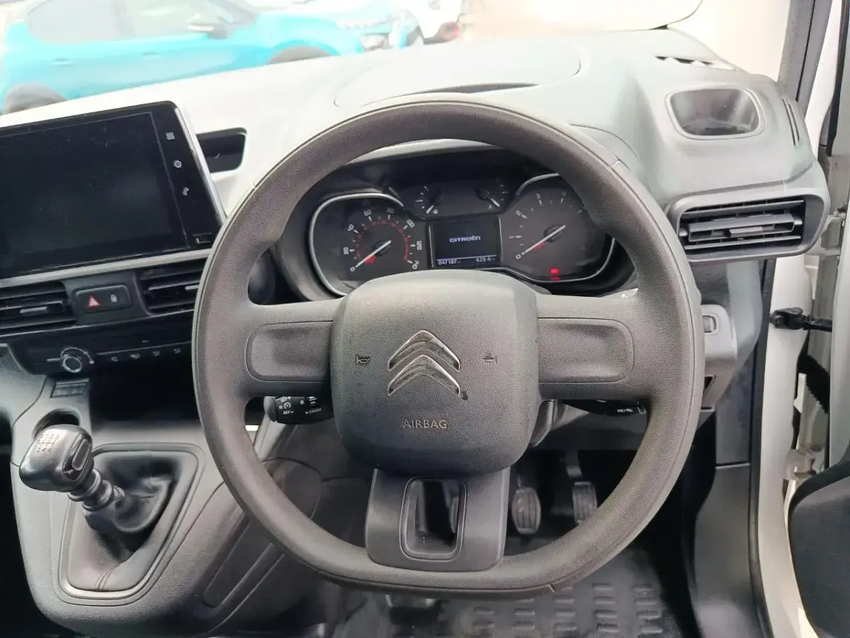 Used Citroën Berlingo 99 HP (72 kW) 2022 White MPV