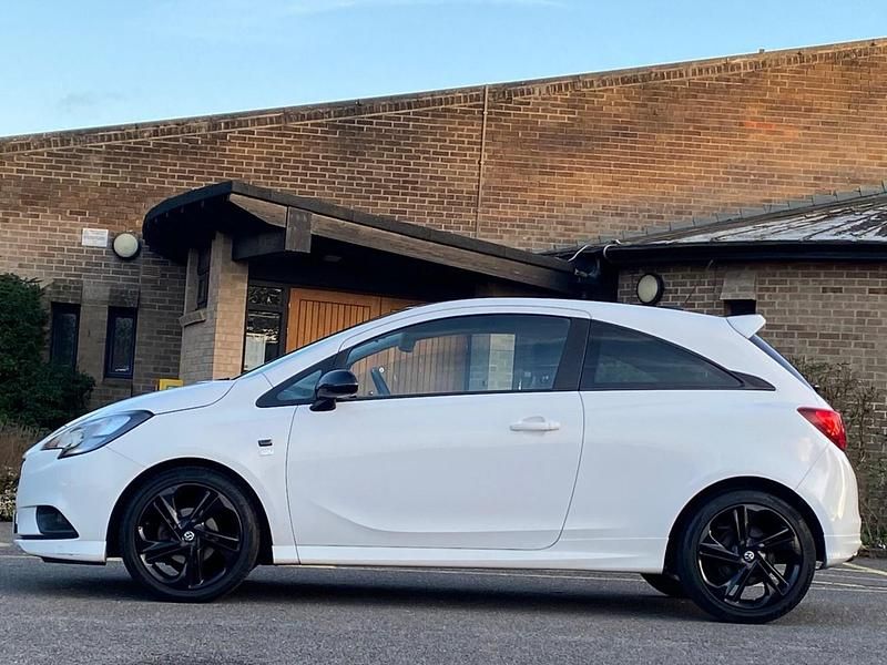 Used Vauxhall Corsa Edition 75 HP (55 kW) 2017 White Hatchback