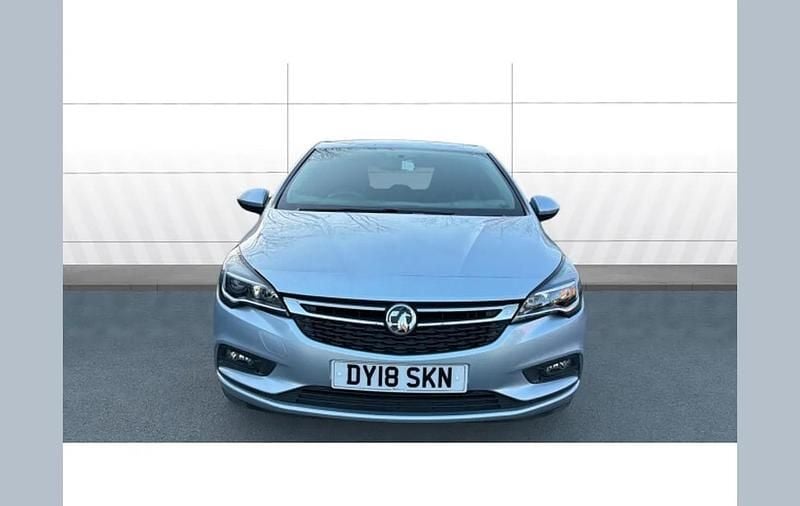 Used Vauxhall Astra Design Edition 101 HP (74 kW) 2018 Silver Hatchback