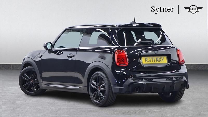 Usado Mini Cooper Hatch 134 CV (98 kW) 2022 Negro Utilitario