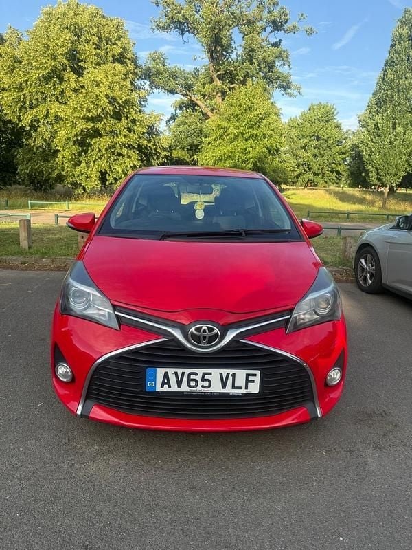 Used Toyota Yaris 69 HP (50 kW) 2015 Red Hatchback