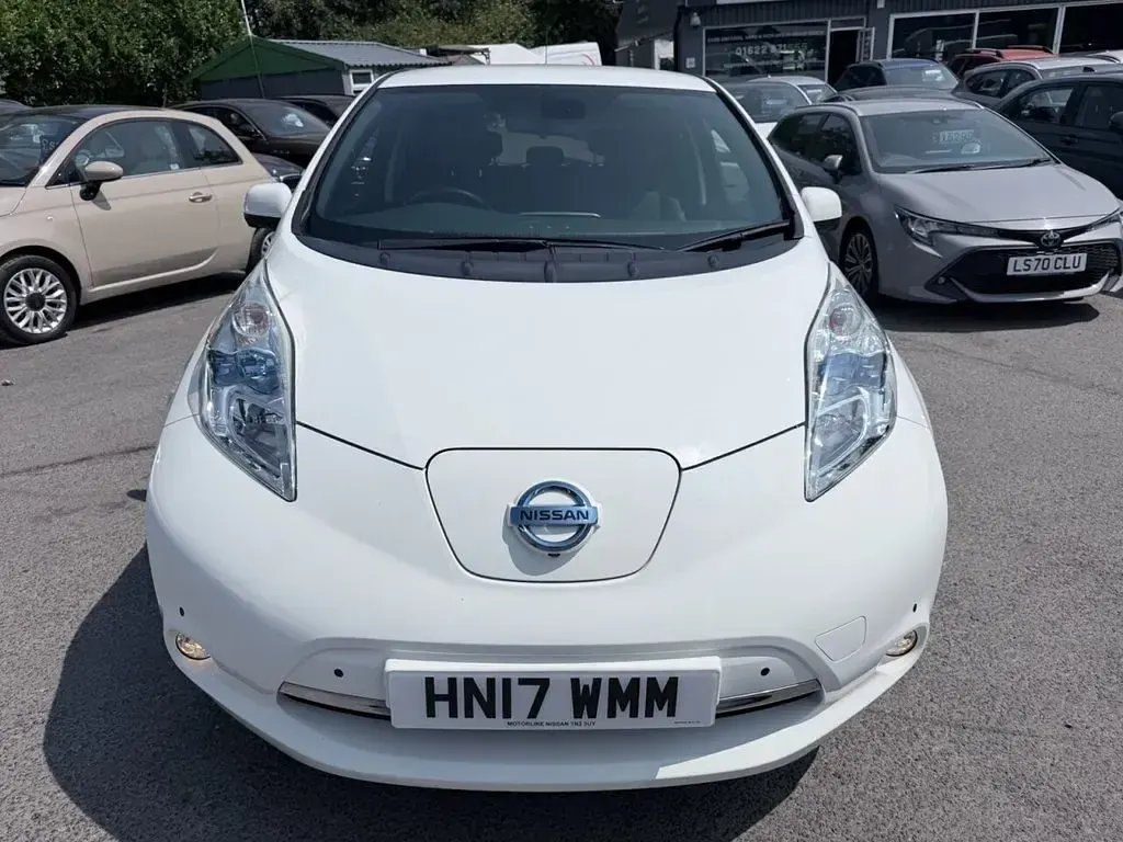 Used Nissan Leaf Tekna 80 kW (109 HP) 2017 White Hatchback