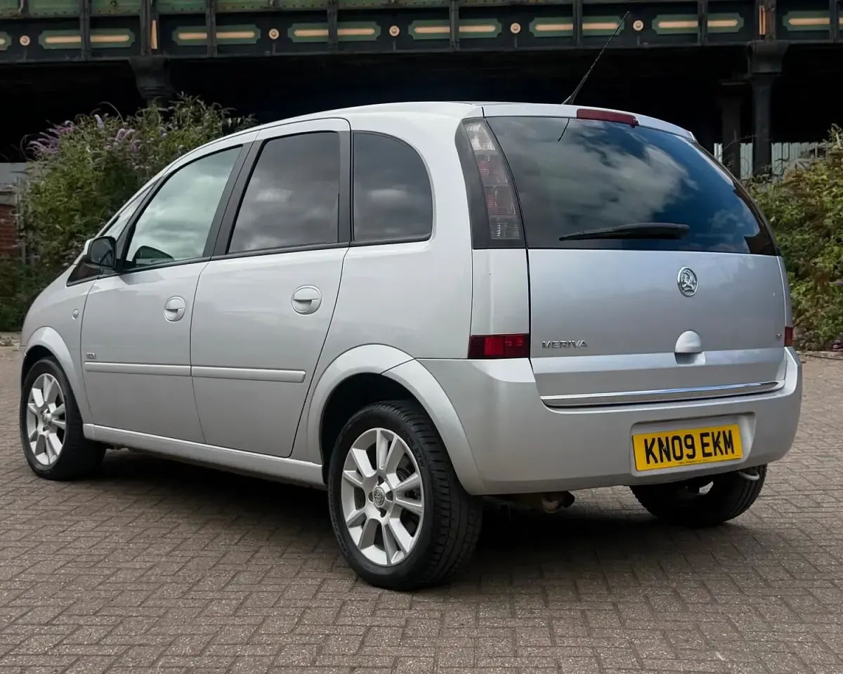 Used Vauxhall Meriva Design Edition 2009 Silver MPV