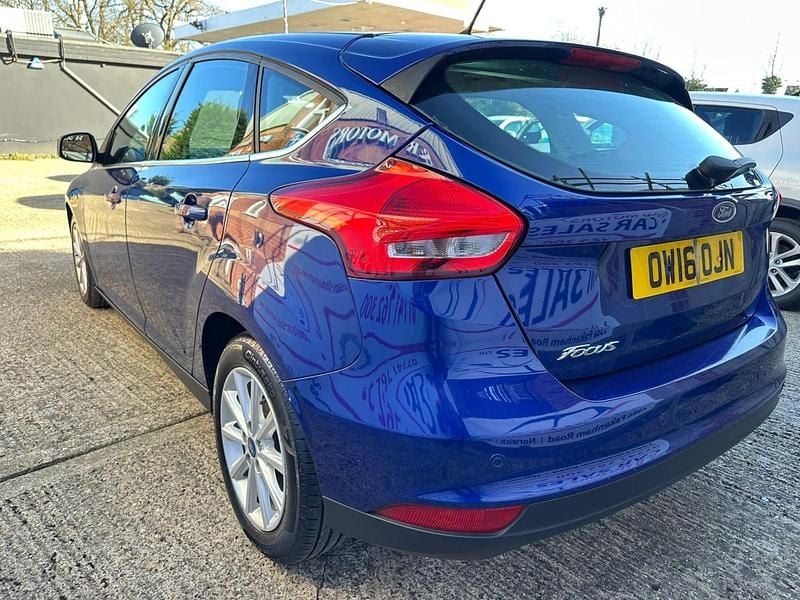 Begagnad Ford Focus Titanium 120 HK (88 kW) 2016 Blå Halvkombi