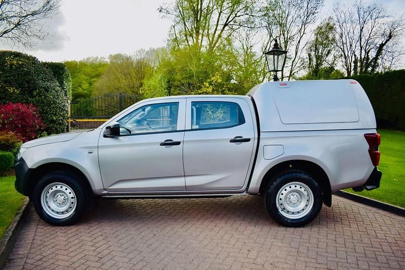 Used Isuzu D-Max 163 HP (119 kW) 2022 Silver Pickup