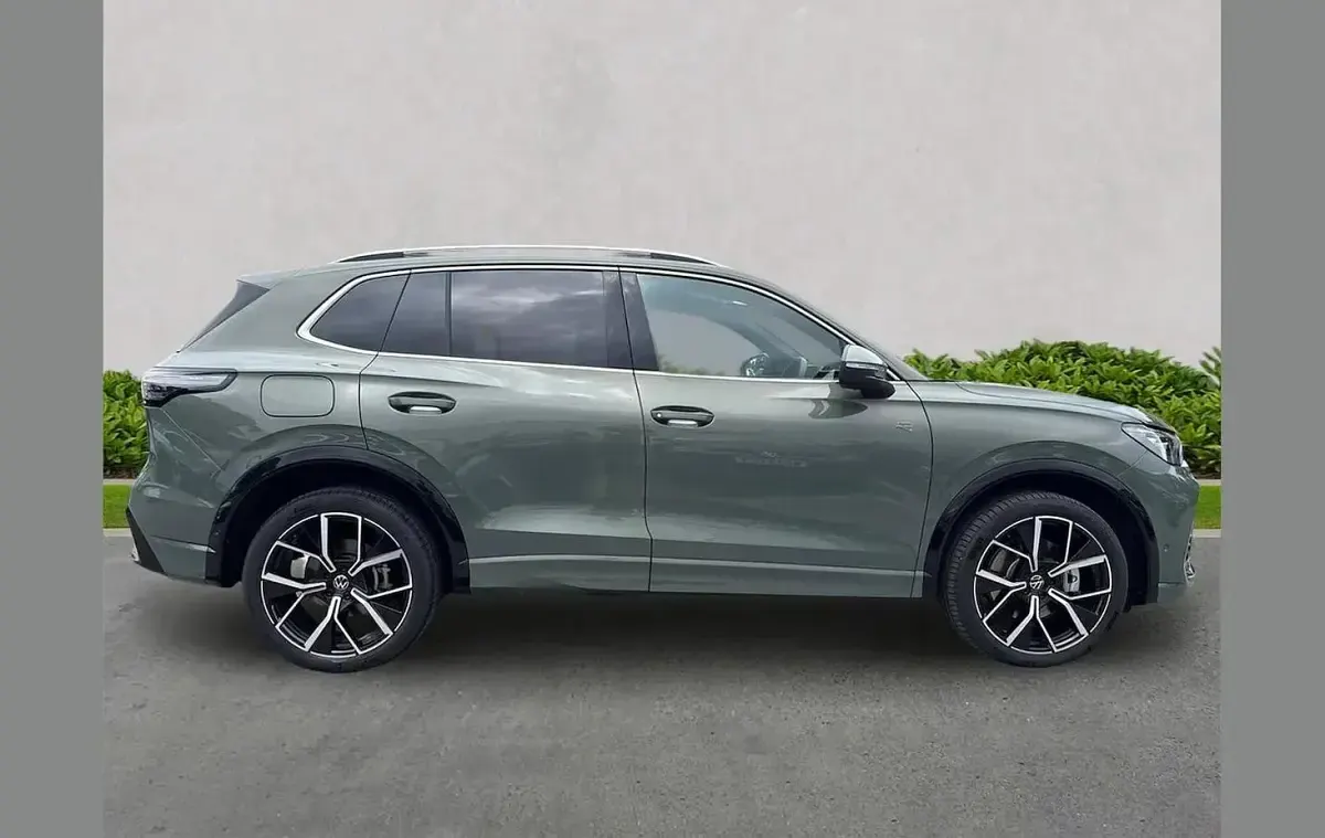 Used VW Tiguan R-line 272 HP (200 kW) 2025 Green SUV