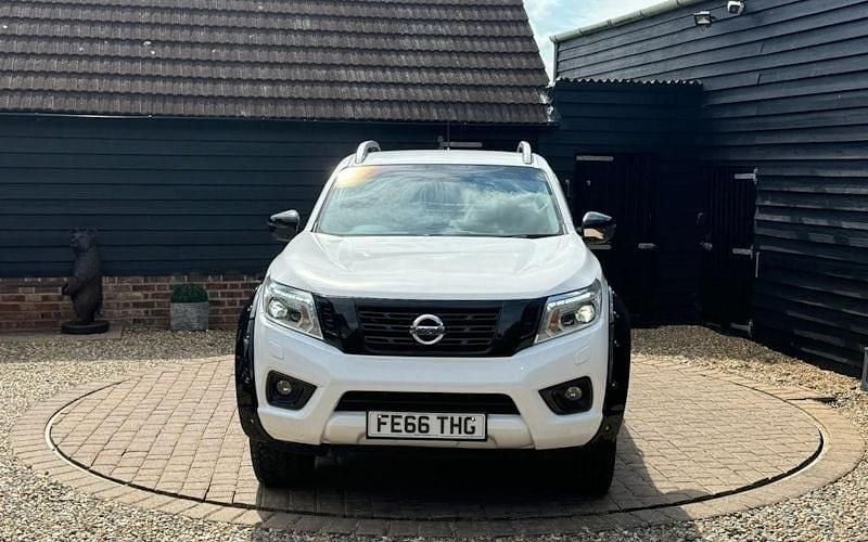 Gebraucht Nissan Navara Tekna 190 PS (139 kW) 2016 Weiß Pickup