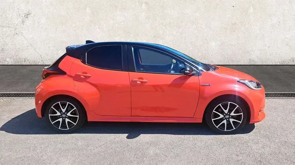 Second-hand Toyota Yaris Hybrid Edition 113 CP (83 kW) 2020 Portocaliu Hatchback