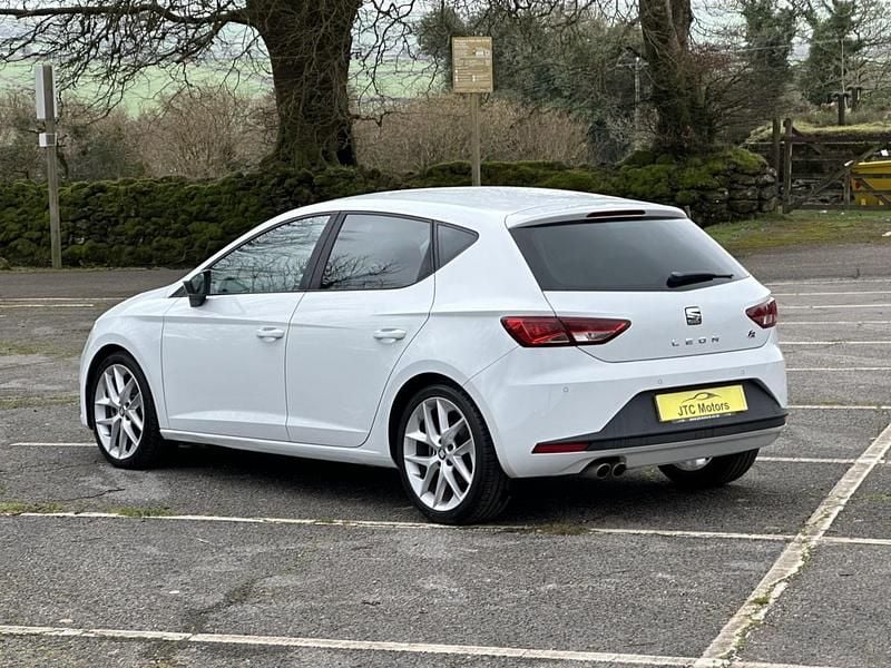 Used Seat Leon FR 184 HP (135 kW) 2016 White Hatchback