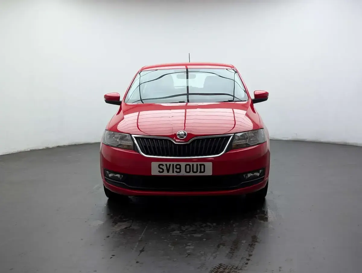 Usado Skoda Rapid SE 2019 Rojo Utilitario