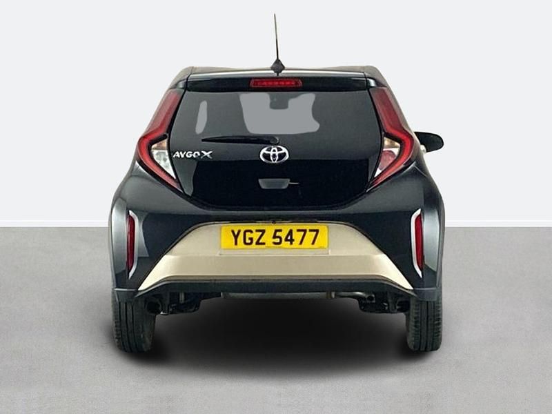 Używany Toyota Aygo X 72 KM (52 kW) 2023 Beżowy SUV