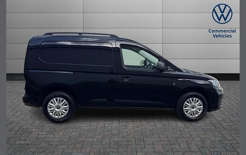 Usado VW Caddy 101 HP (74 kW) 2025 Preto Monovolume