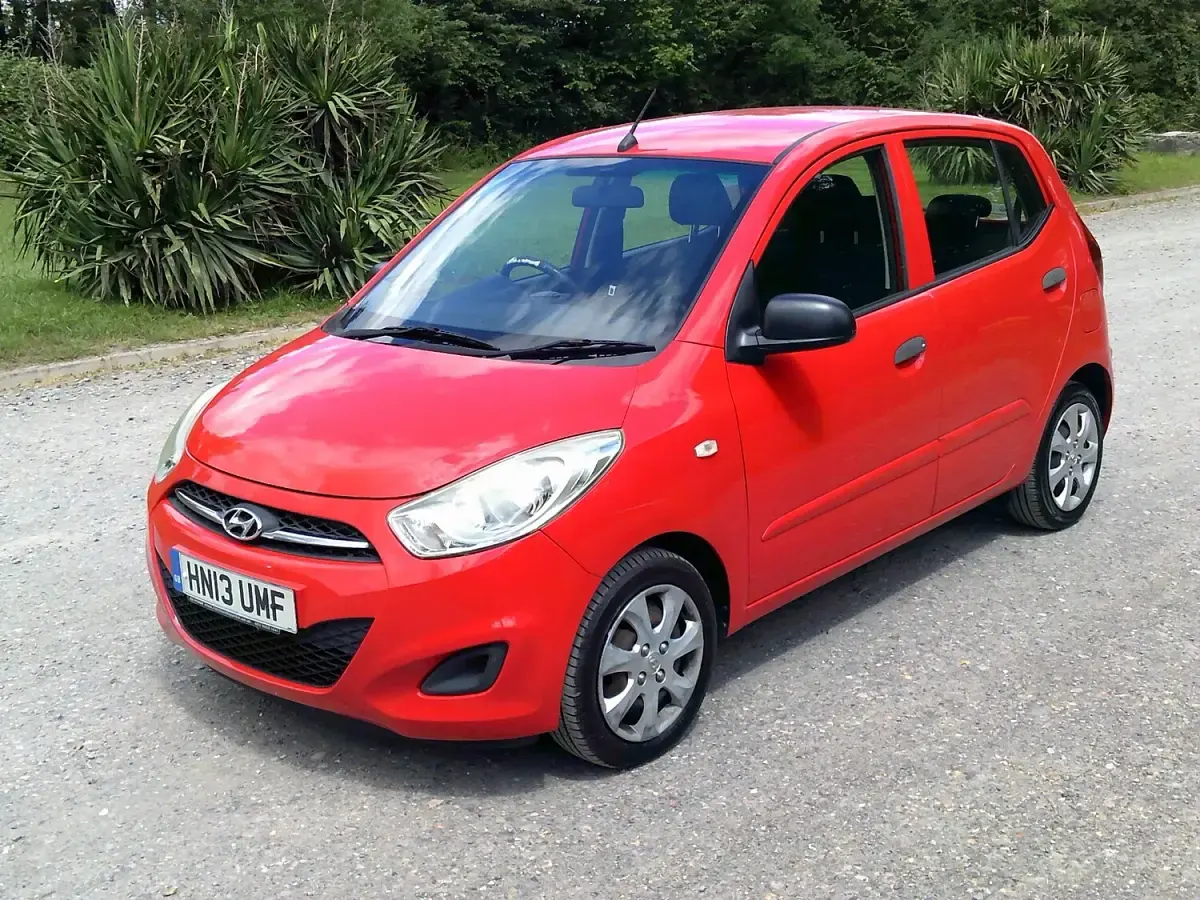 Used Hyundai i10 Classic 83 HP (61 kW) 2013 Red Hatchback