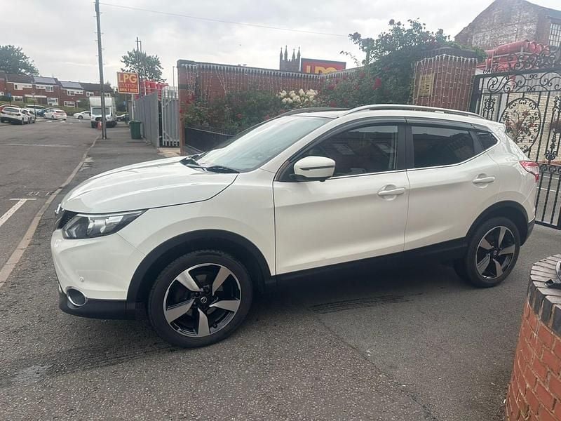 Used Nissan Qashqai N-TEC 113 HP (83 kW) 2015 White SUV