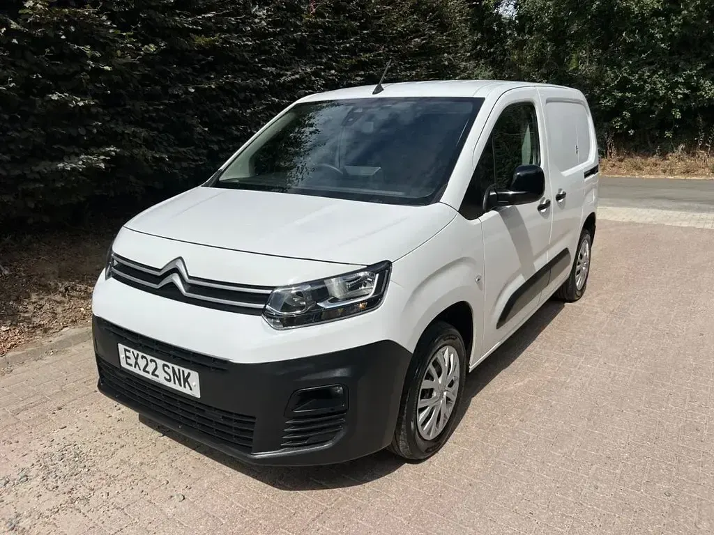 Used Citroën Berlingo 100 HP (73 kW) 2022 White MPV