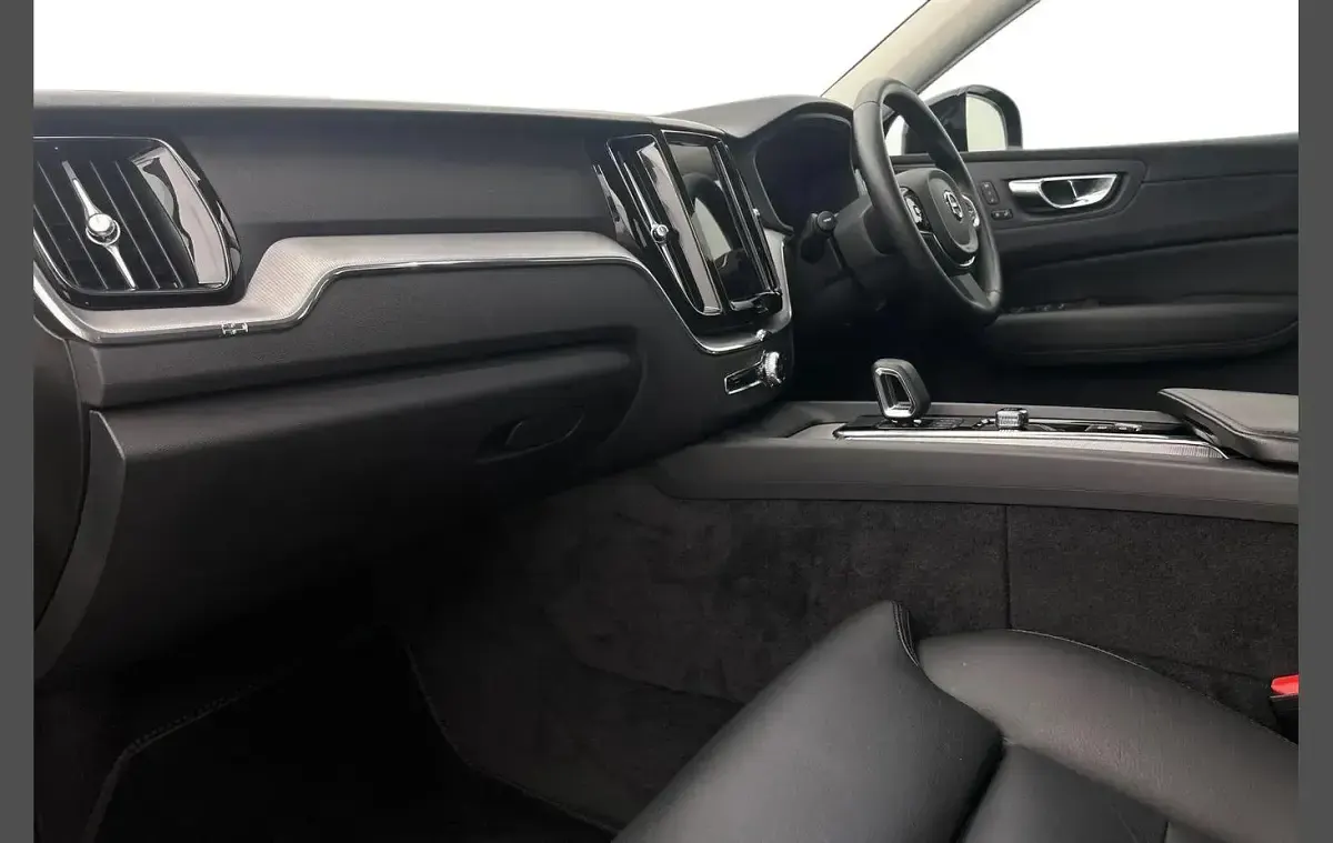 Used Volvo XC60 Plus 344 HP (253 kW) 2022 Grey SUV