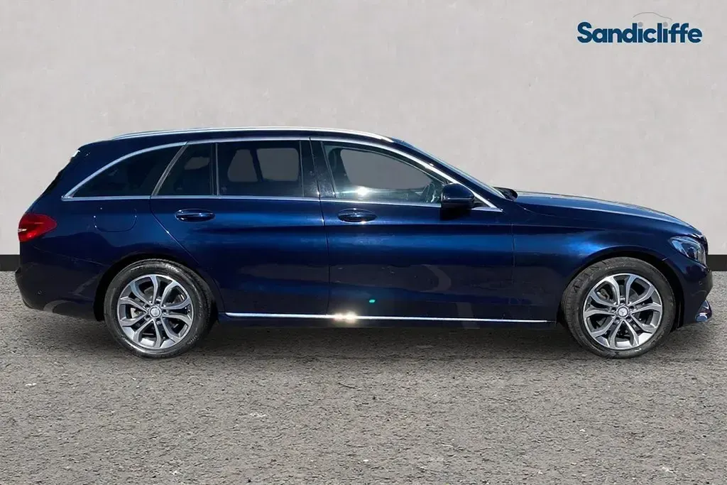 Second-hand Mercedes C200 Premium 136 CP (100 kW) 2018 Albastru Break