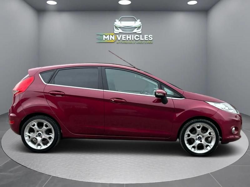 Used Ford Fiesta Titanium 118 HP (86 kW) 2010 Red Hatchback