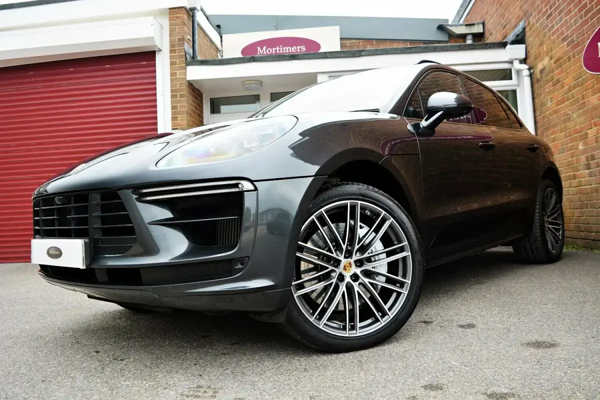 Used Porsche Macan Turbo 440 HP (323 kW) 2019 Grey SUV