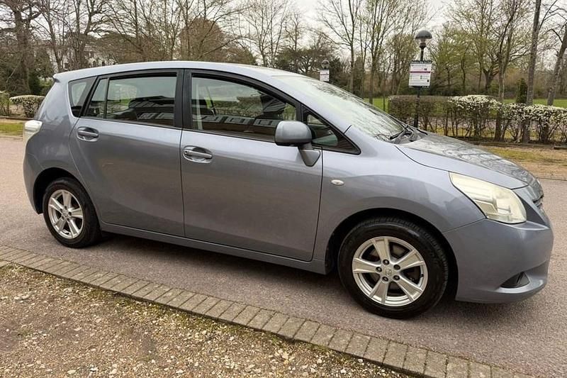 Used Toyota Verso 132 HP (97 kW) 2009 Blue MPV