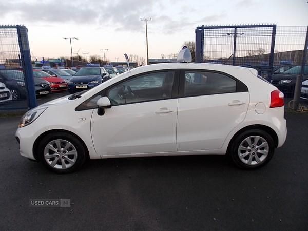 Used Kia Rio Air 2015 White Hatchback