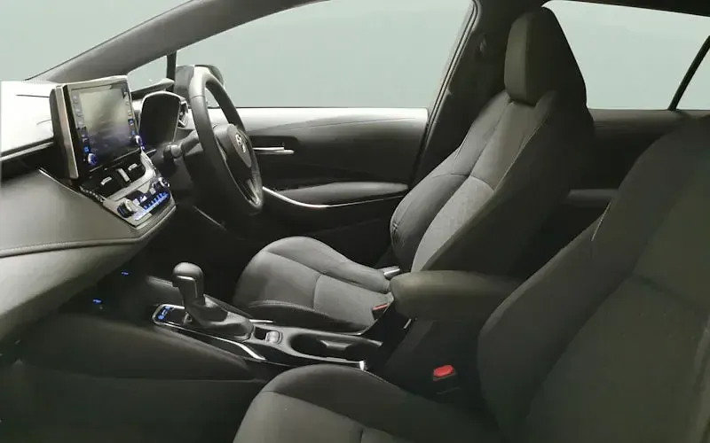 Second-hand Toyota Corolla 122 CP (89 kW) 2021 Albastru Break