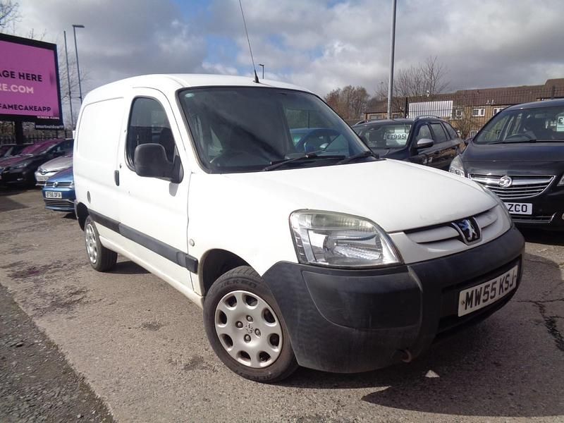 Used Peugeot Partner 69 HP (50 kW) 2005 White MPV