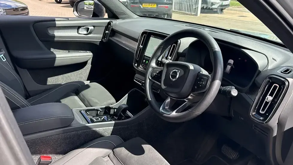 Used Volvo XC40 Plus 194 HP (142 kW) 2025 Grey SUV