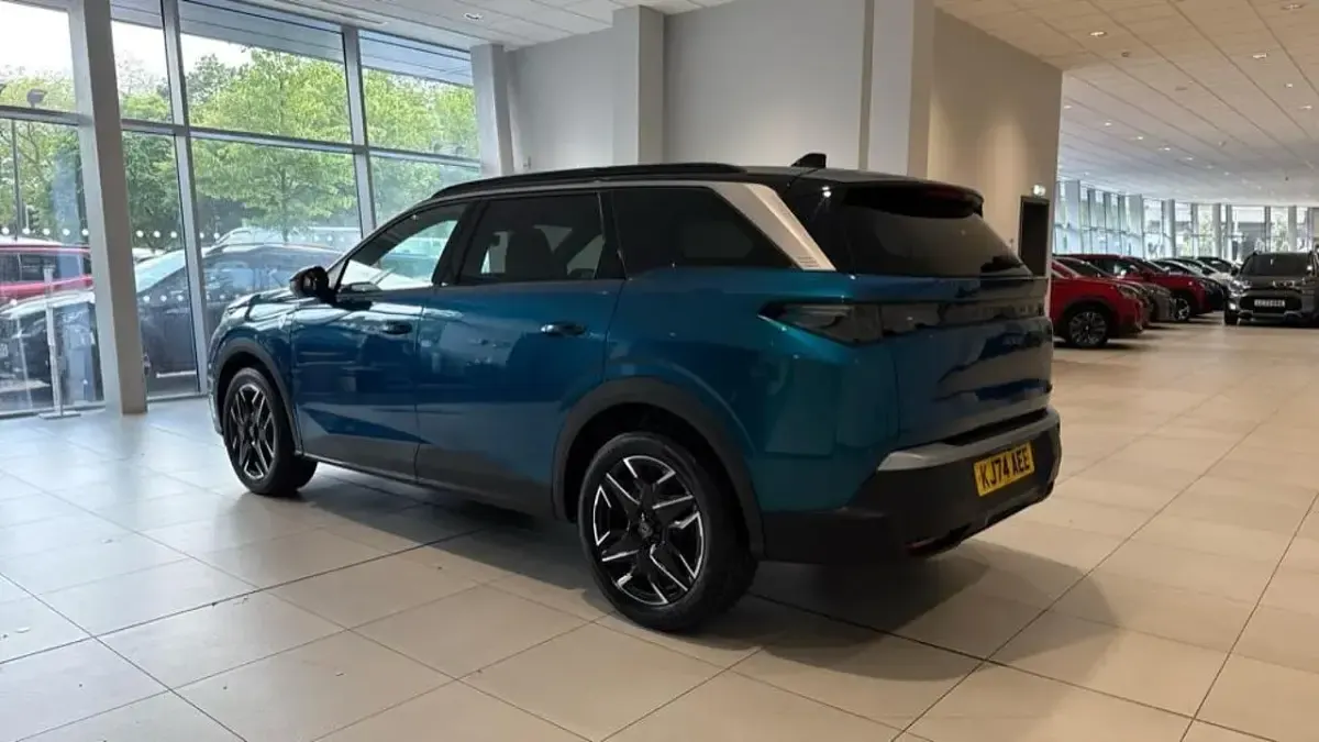 Used Peugeot 5008 GT 134 HP (98 kW) 2025 Blue SUV