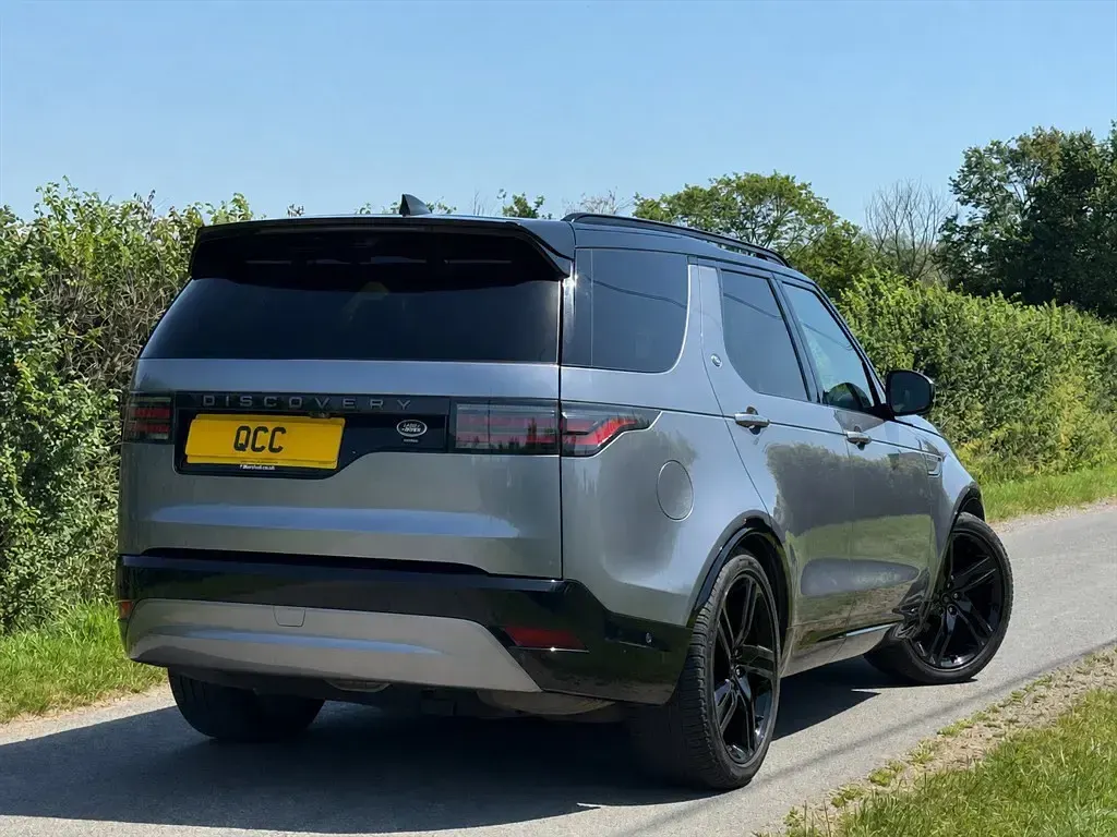 Used Land Rover Discovery HSE Dynamic 2021 Eiger grey SUV