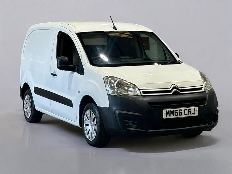 Used Citroën Berlingo 100 HP (73 kW) 2017 White MPV