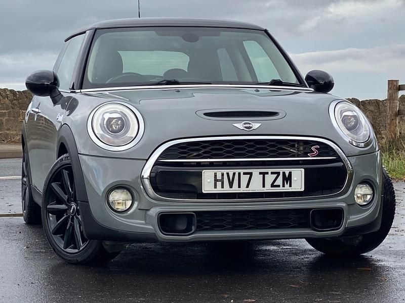 Moonwalk grey Used 2017 Mini Cooper S Chili Hatchback | £10,990 (Fair price) - Image 1/4