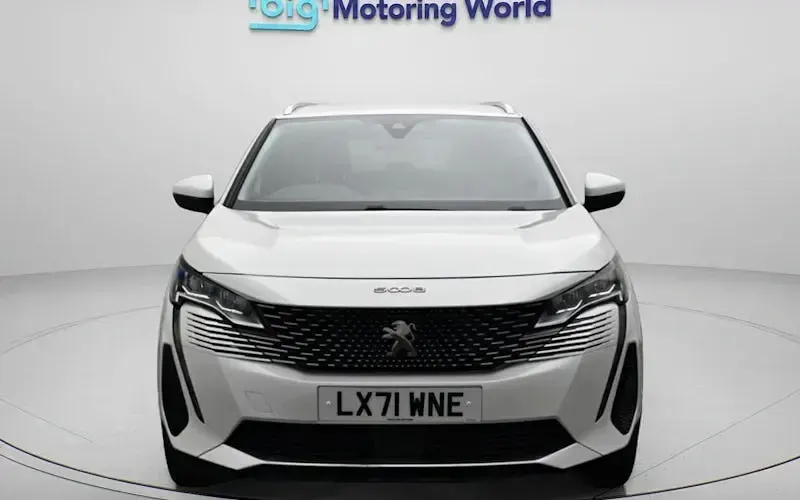 Used Peugeot 5008 Allure Premium 131 HP (96 kW) 2022 SUV