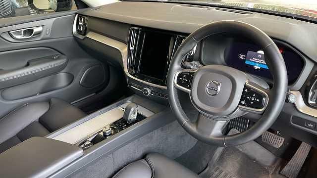 Usado Volvo V60 Plus 161 HP (118 kW) 2023 Preto Carrinha