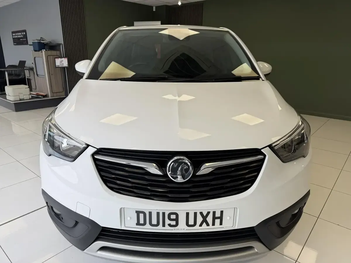 Used Vauxhall Crossland X S 110 HP (80 kW) 2019 White SUV