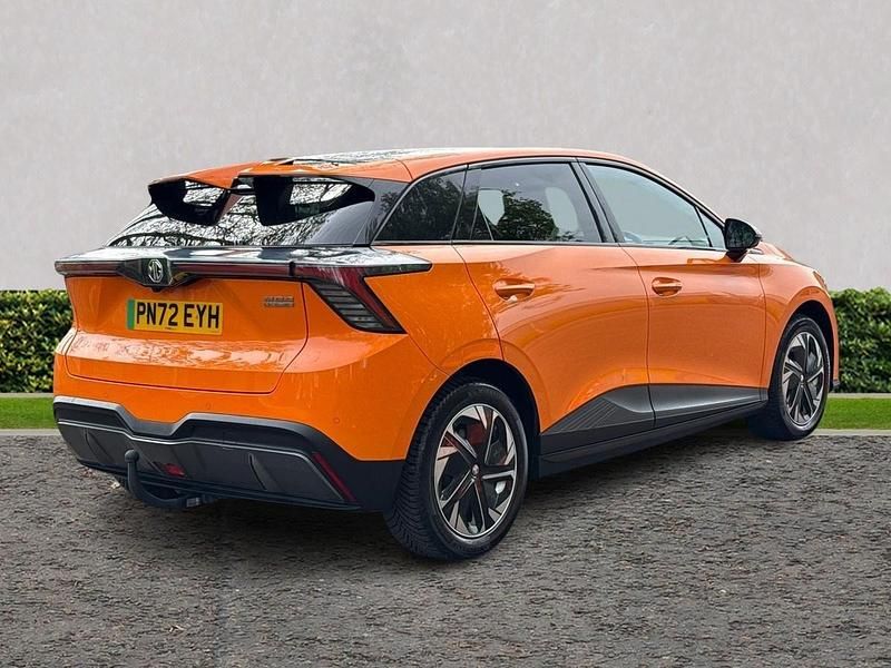 Begagnad MG MG4 EV Trophy 2022 Orange Halvkombi