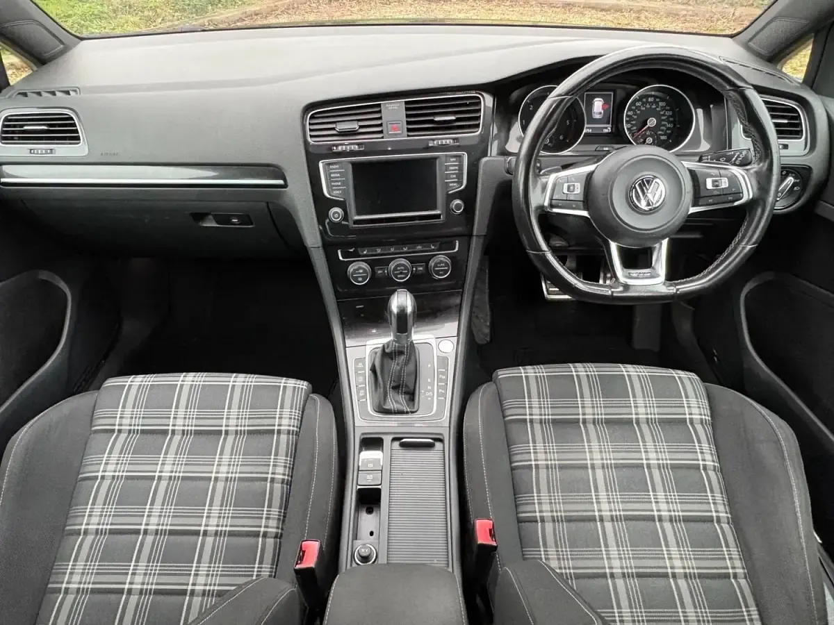 Second-hand VW Golf VII GTD 180 CP (132 kW) 2016 Gri Break