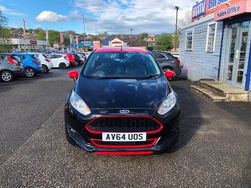 Usado Ford Fiesta Zetec 140 HP (102 kW) 2014 Preto Citadino