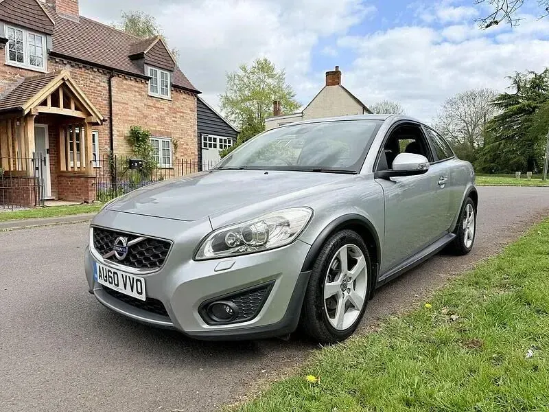 Usado Volvo C30 SE Lux 109 CV (80 kW) 2010 Plateado Utilitario