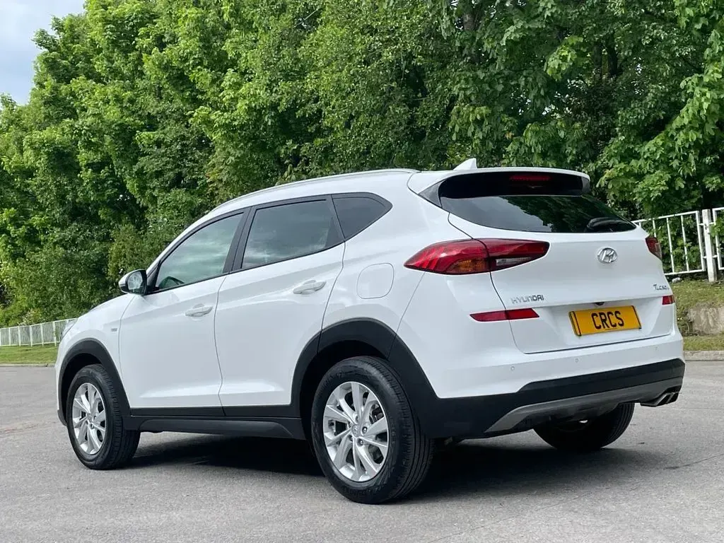 Used Hyundai Tucson SE 115 HP (84 kW) 2021 White SUV