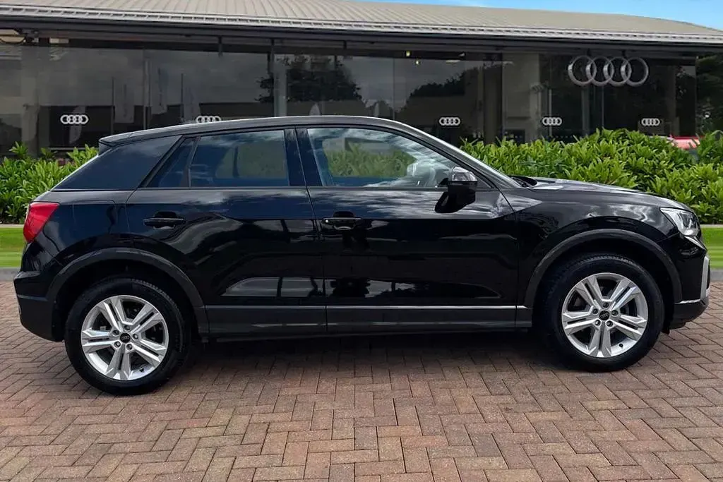 Used Audi Q2 Sport 110 HP (80 kW) 2024 Black SUV