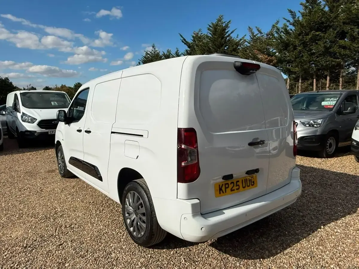 Used Citroën Berlingo 100 HP (73 kW) 2025 White MPV