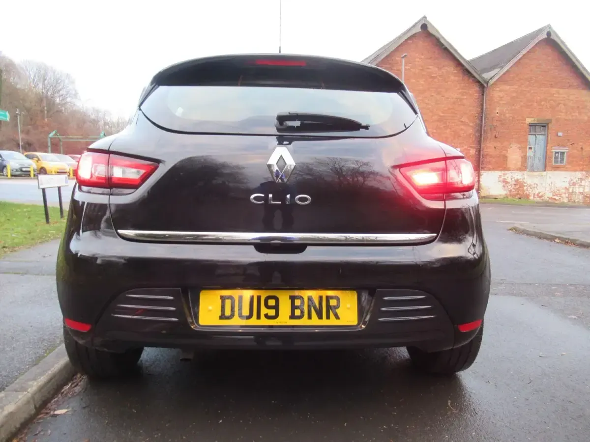 Used Renault Clio Iconic 90 HP (66 kW) 2025 Black Hatchback